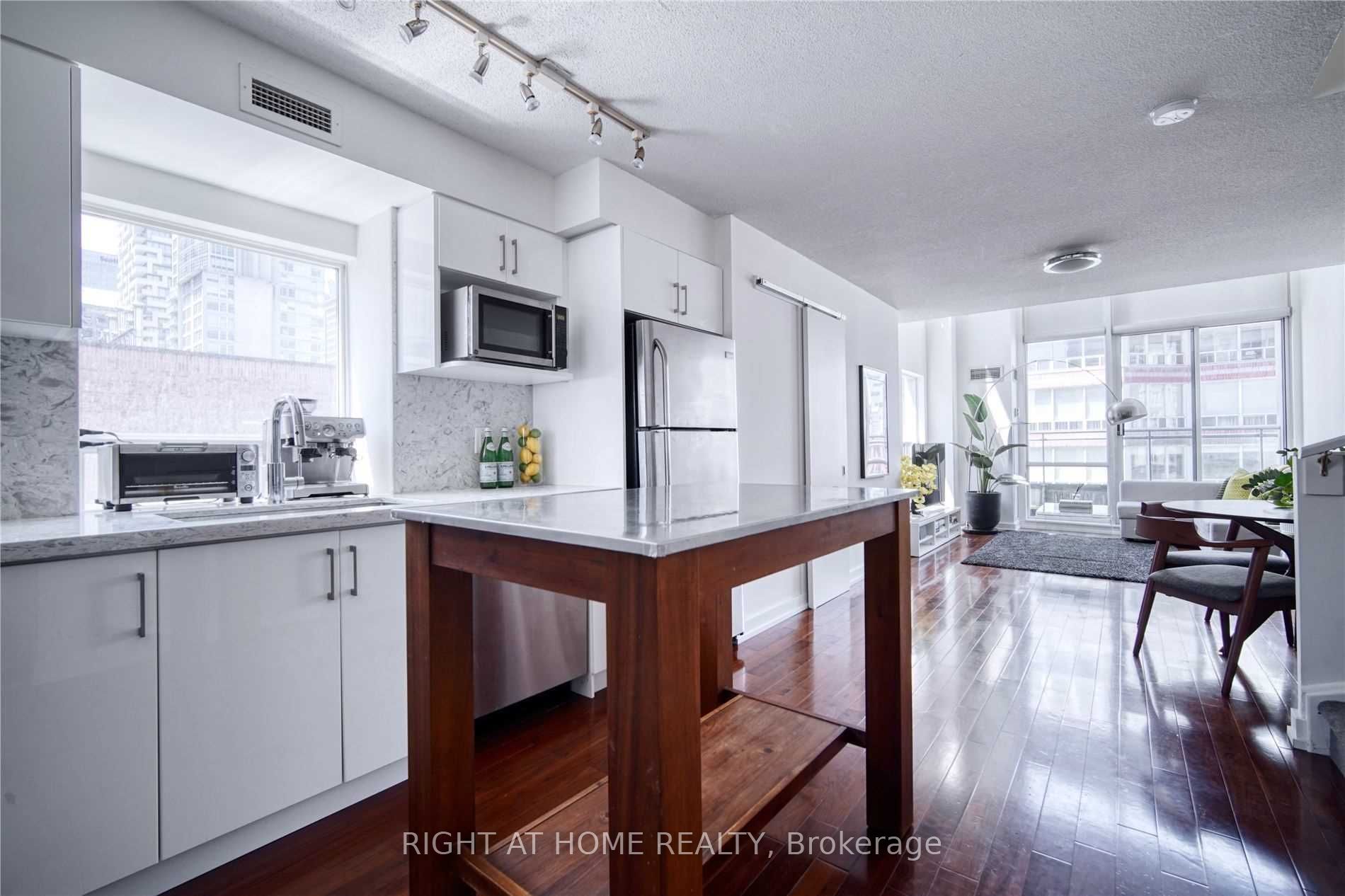 77 Lombard St, #701