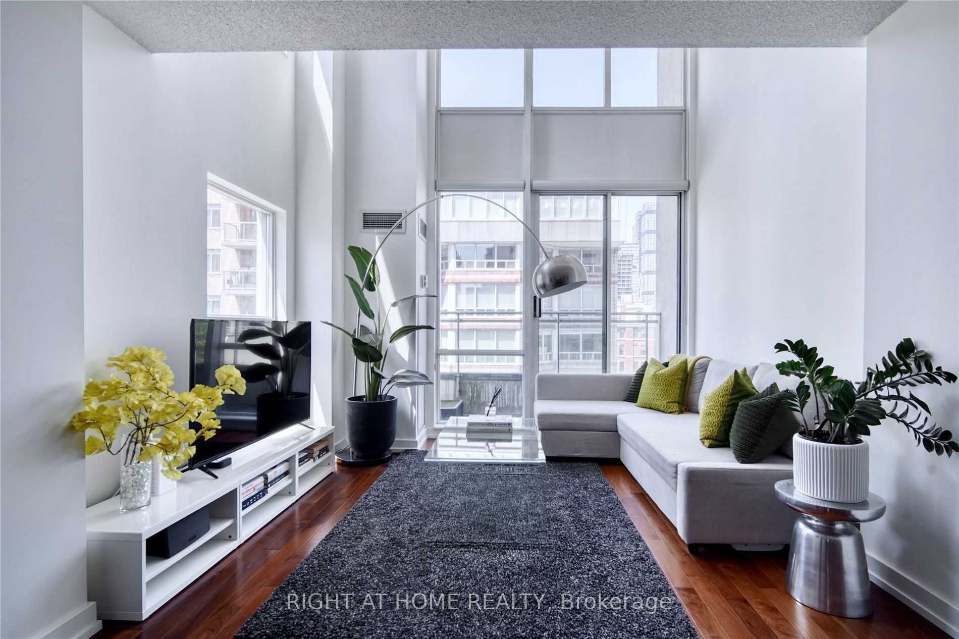 77 Lombard St, #701