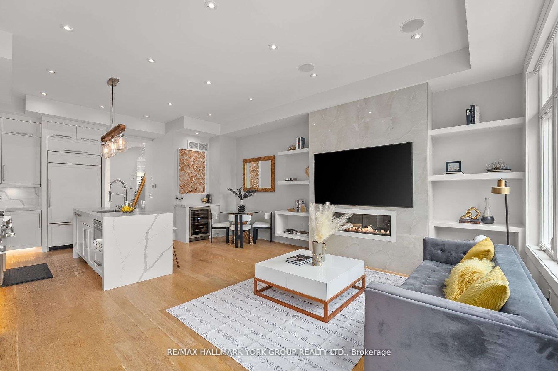 100 Roe Ave