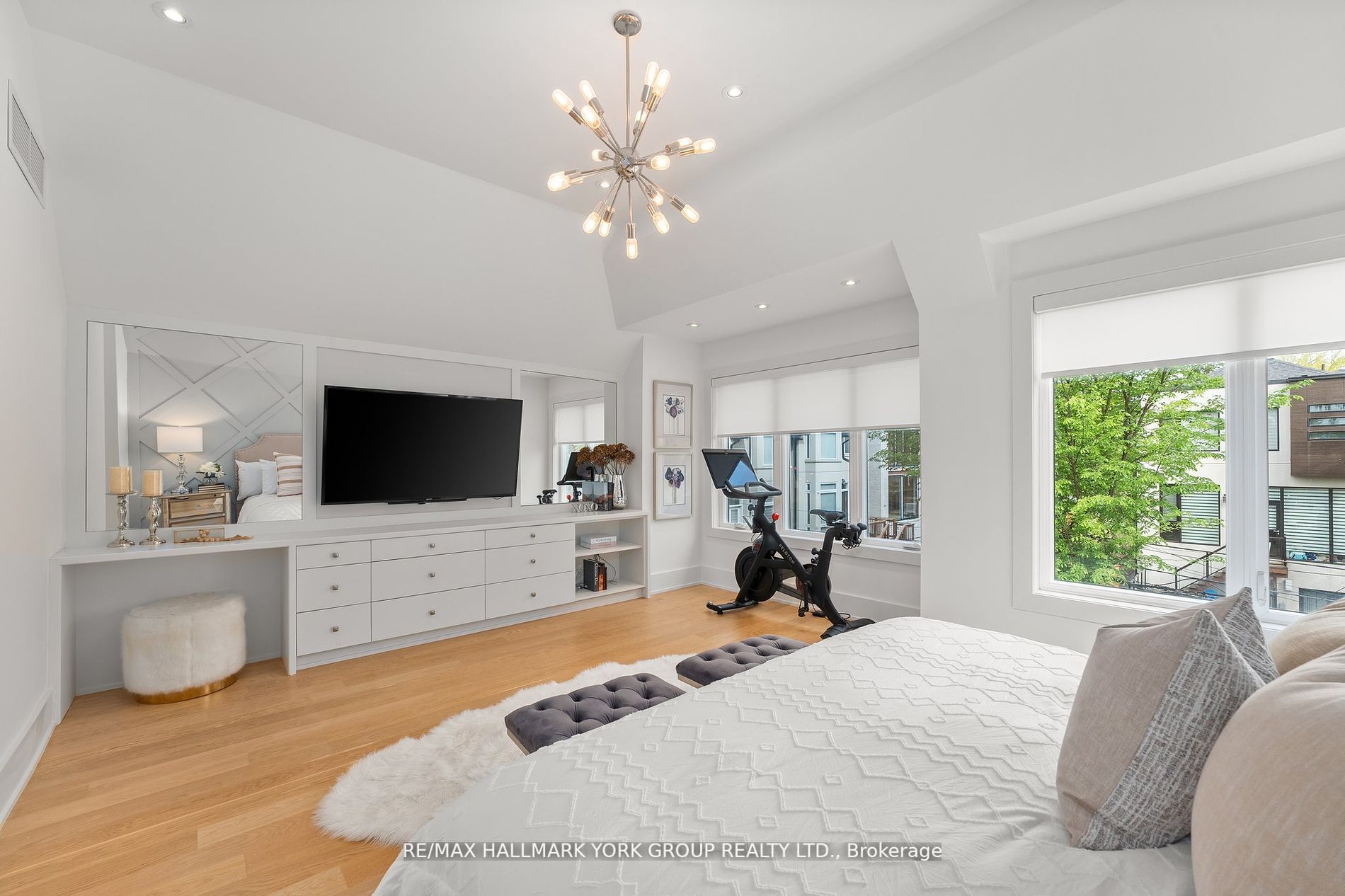 100 Roe Ave