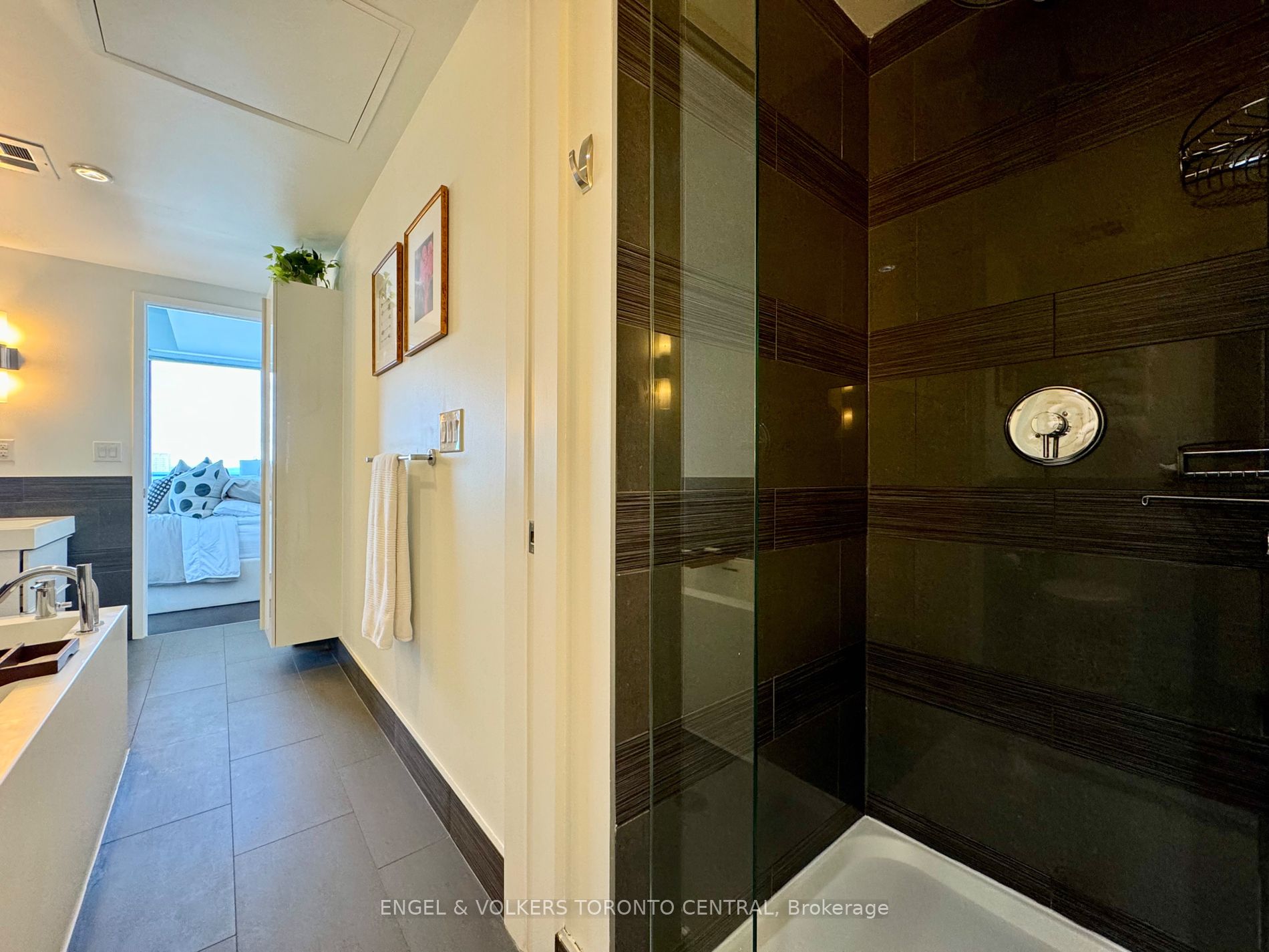 390 Cherry St, #2202