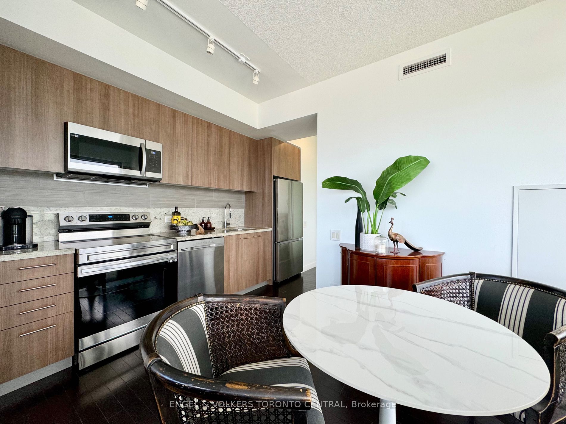 390 Cherry St, #2202