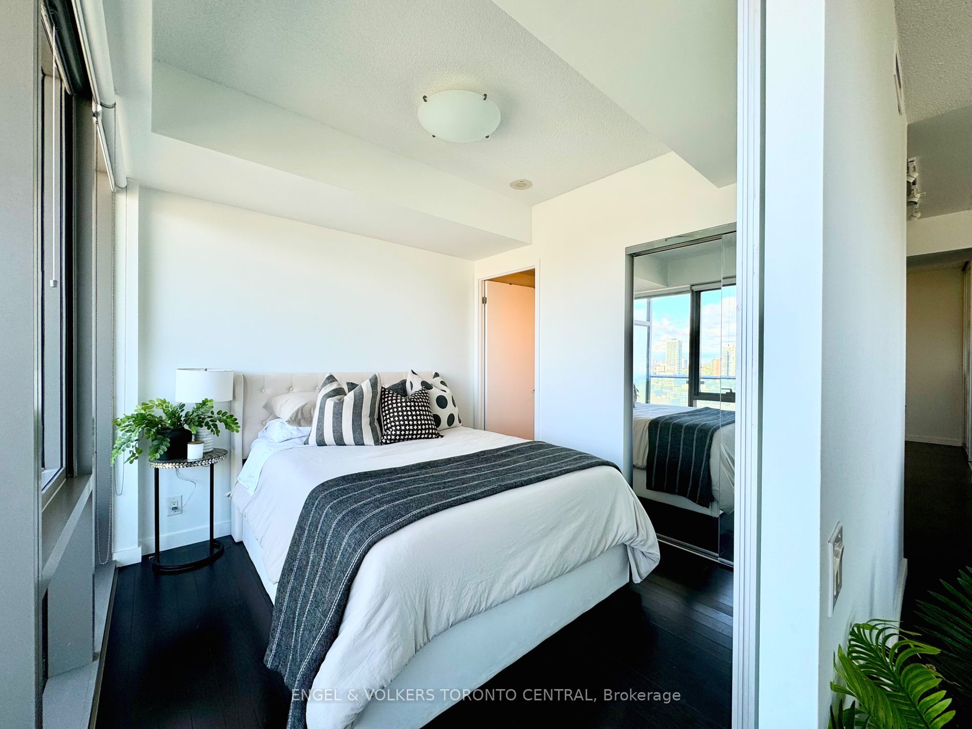 390 Cherry St, #2202