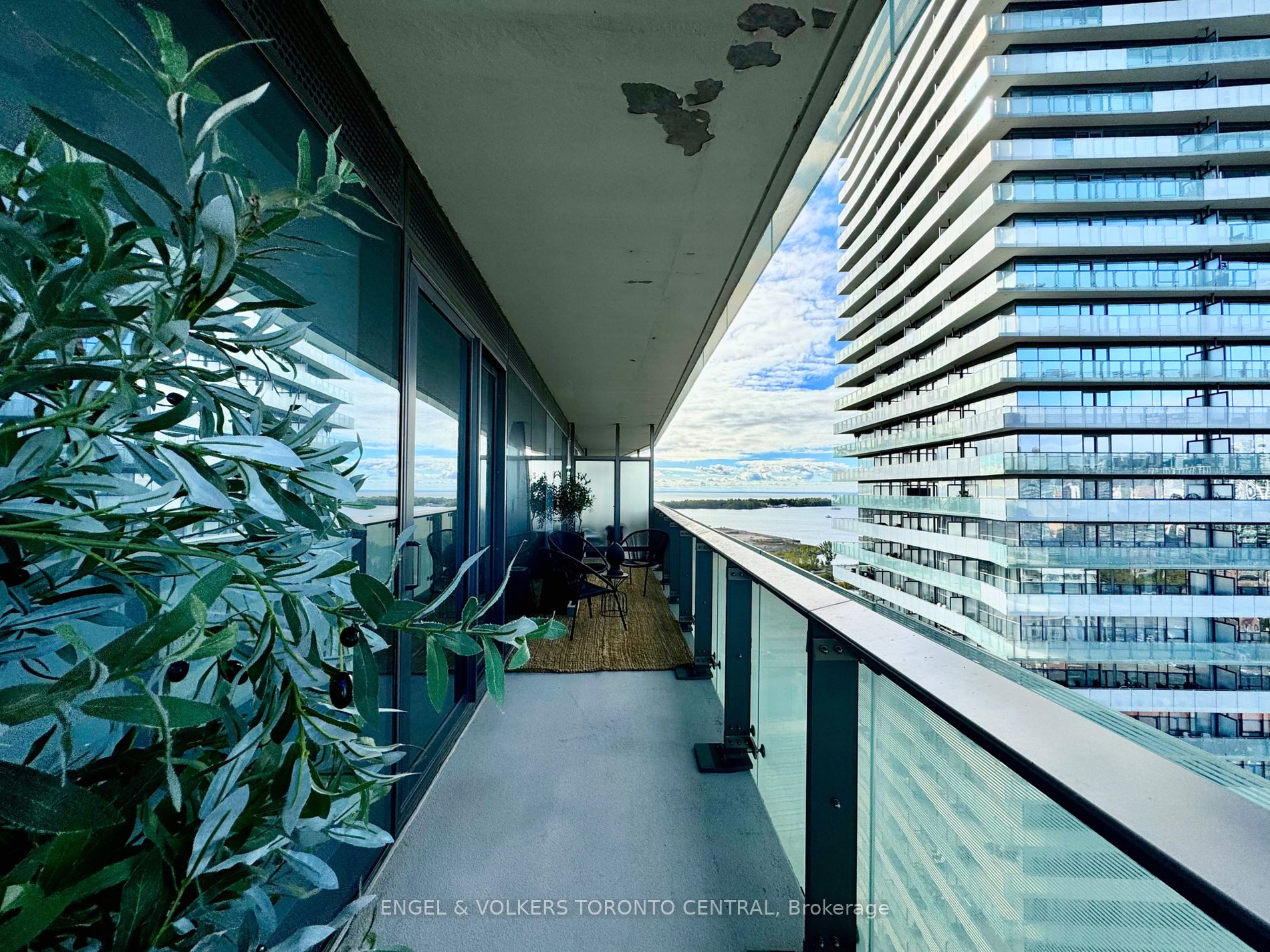 390 Cherry St, #2202