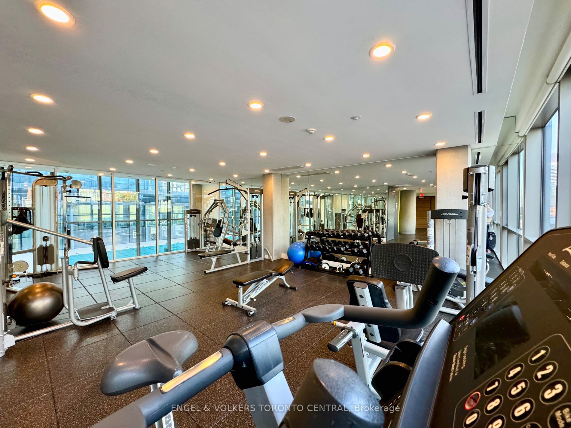 390 Cherry St, #2202