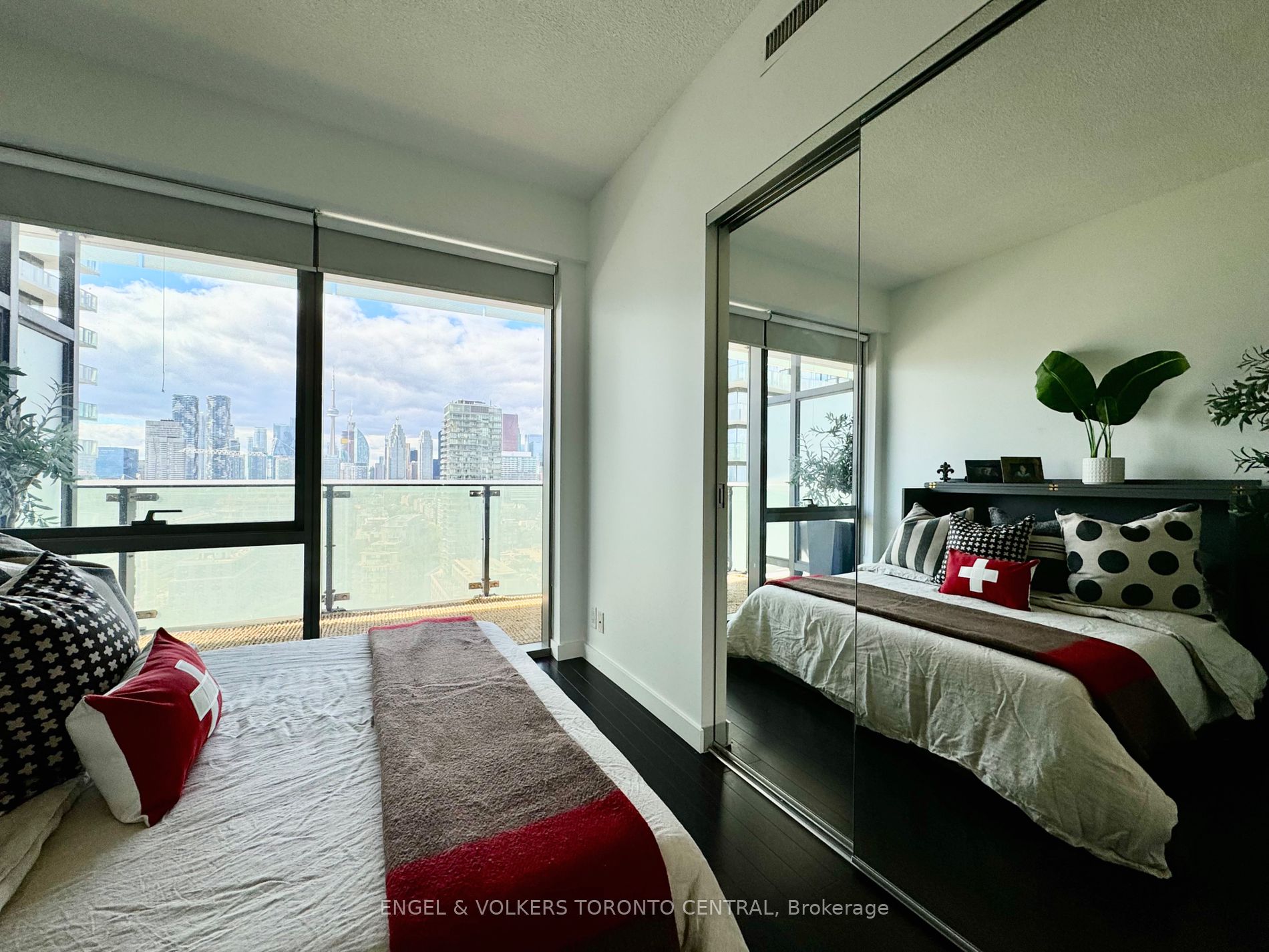 390 Cherry St, #2202