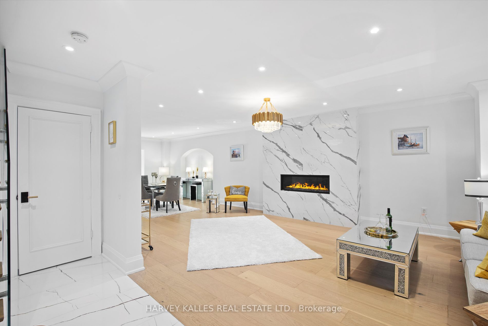 293 Chaplin Cres