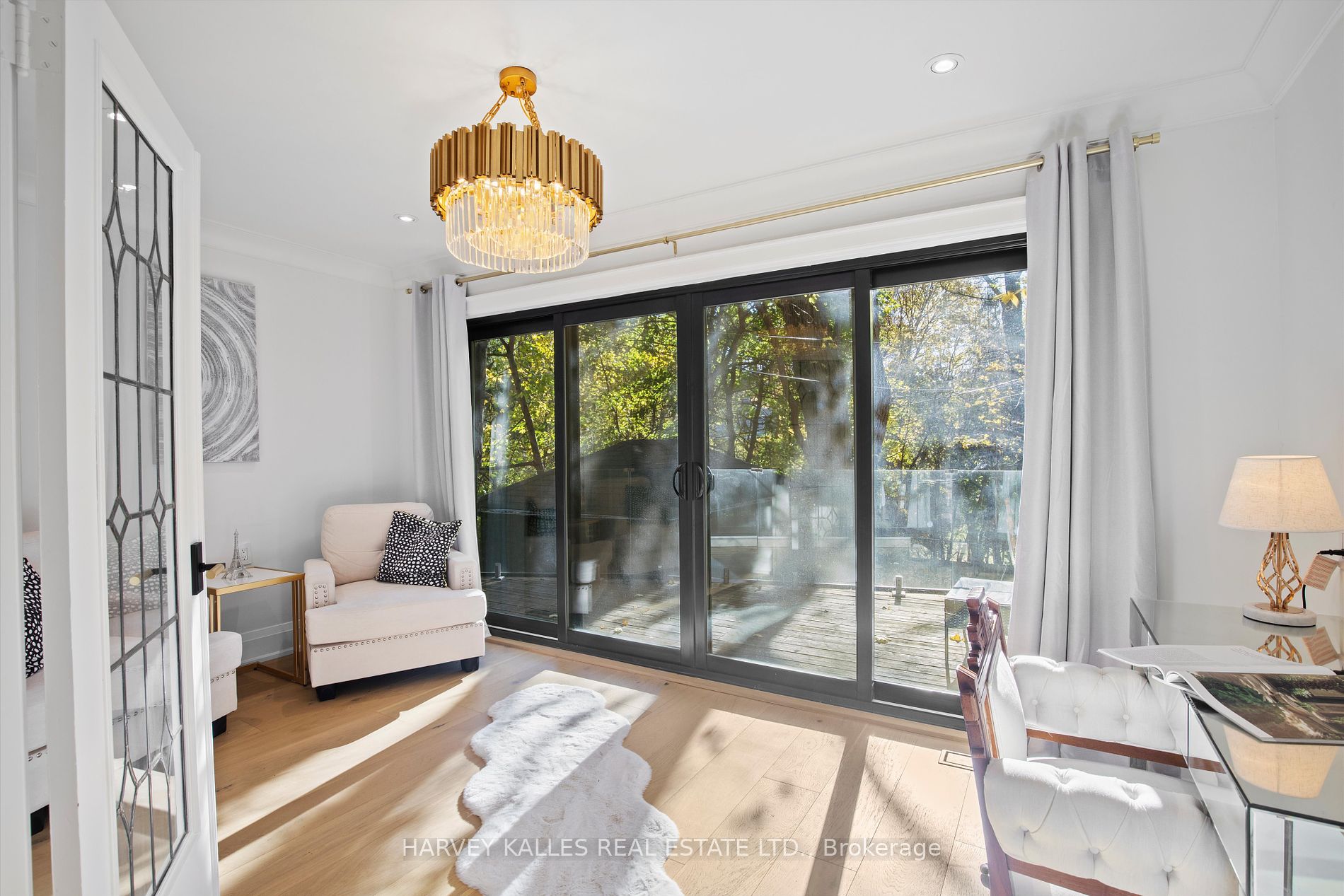 293 Chaplin Cres