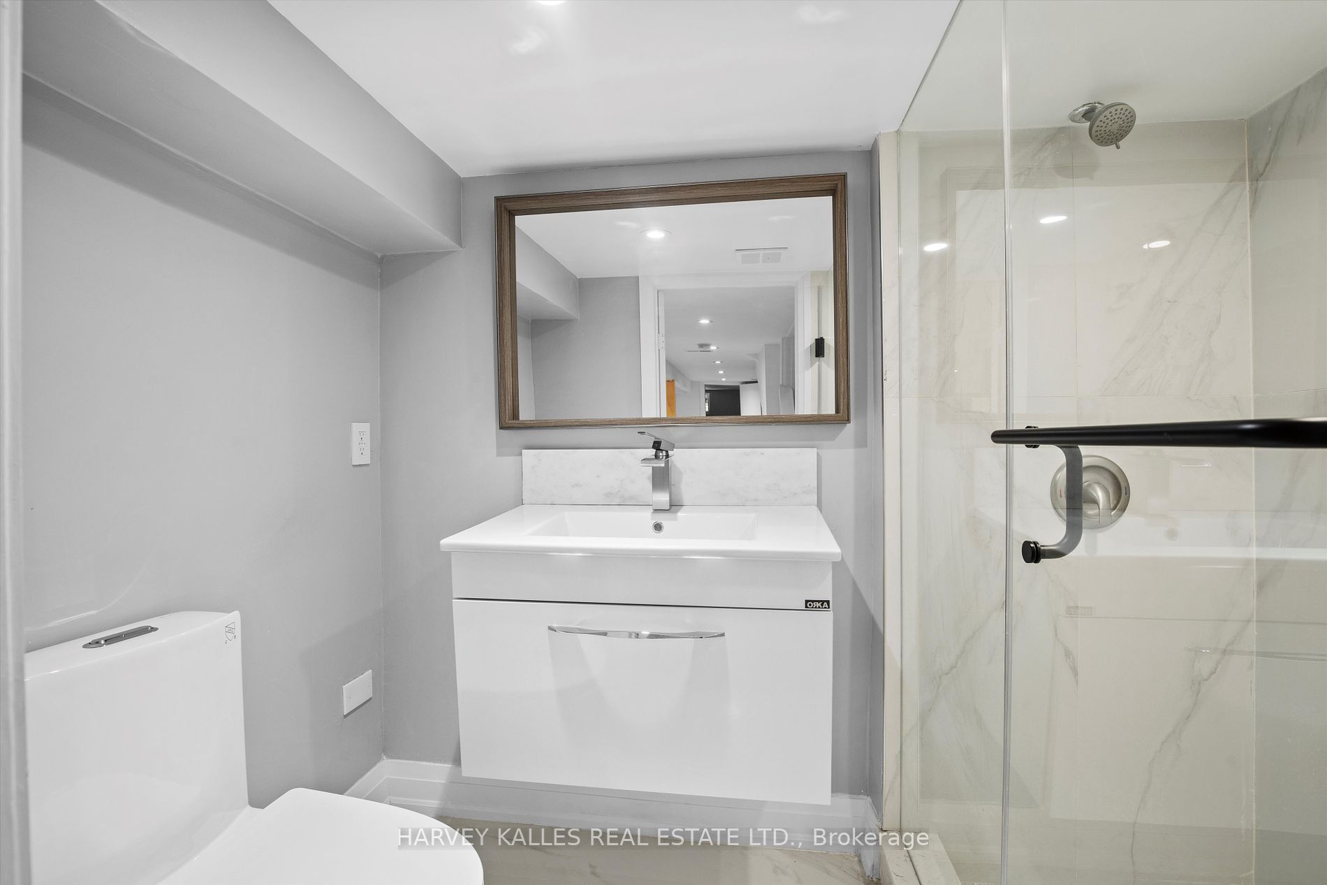 293 Chaplin Cres