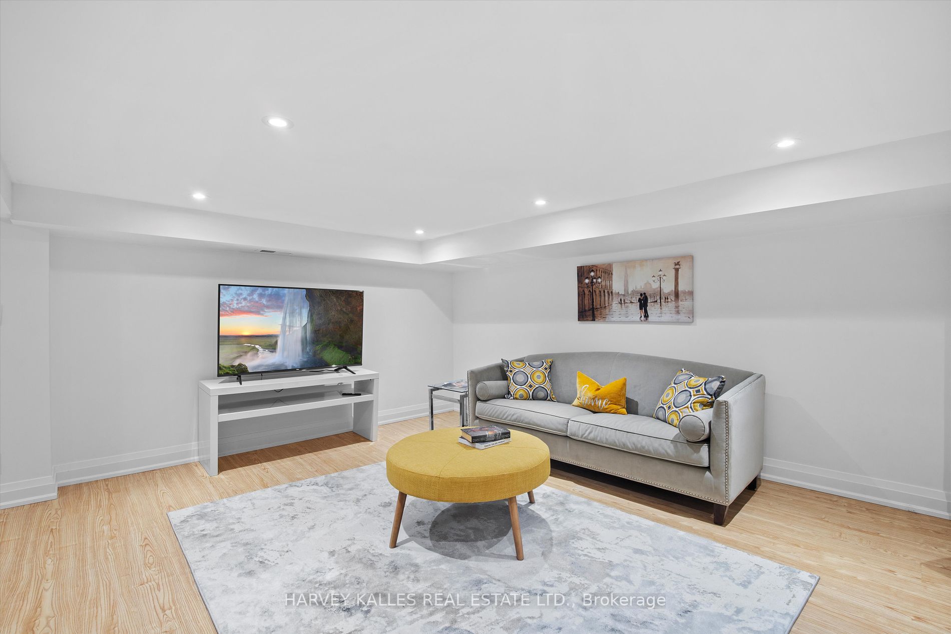 293 Chaplin Cres