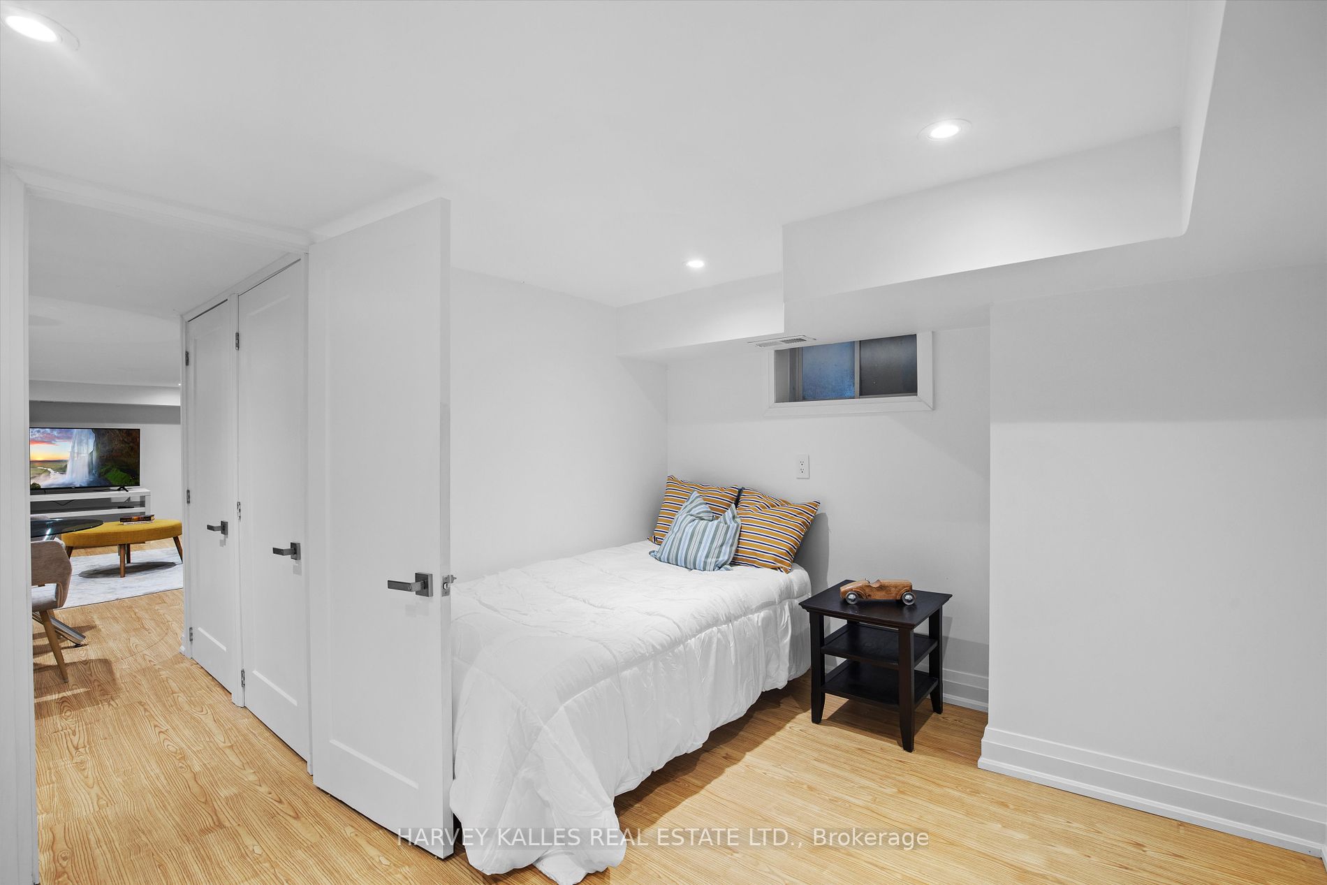 293 Chaplin Cres