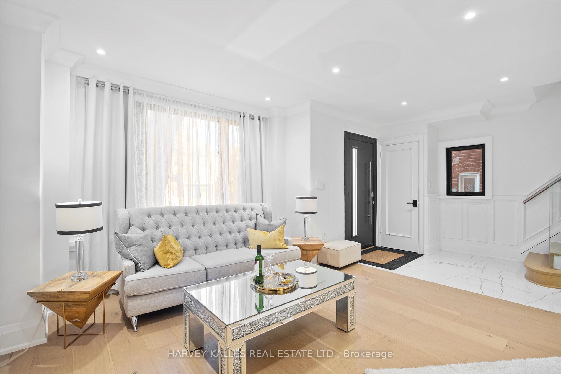 293 Chaplin Cres