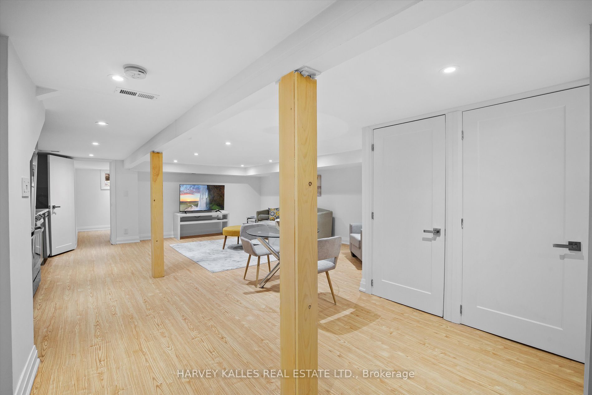 293 Chaplin Cres