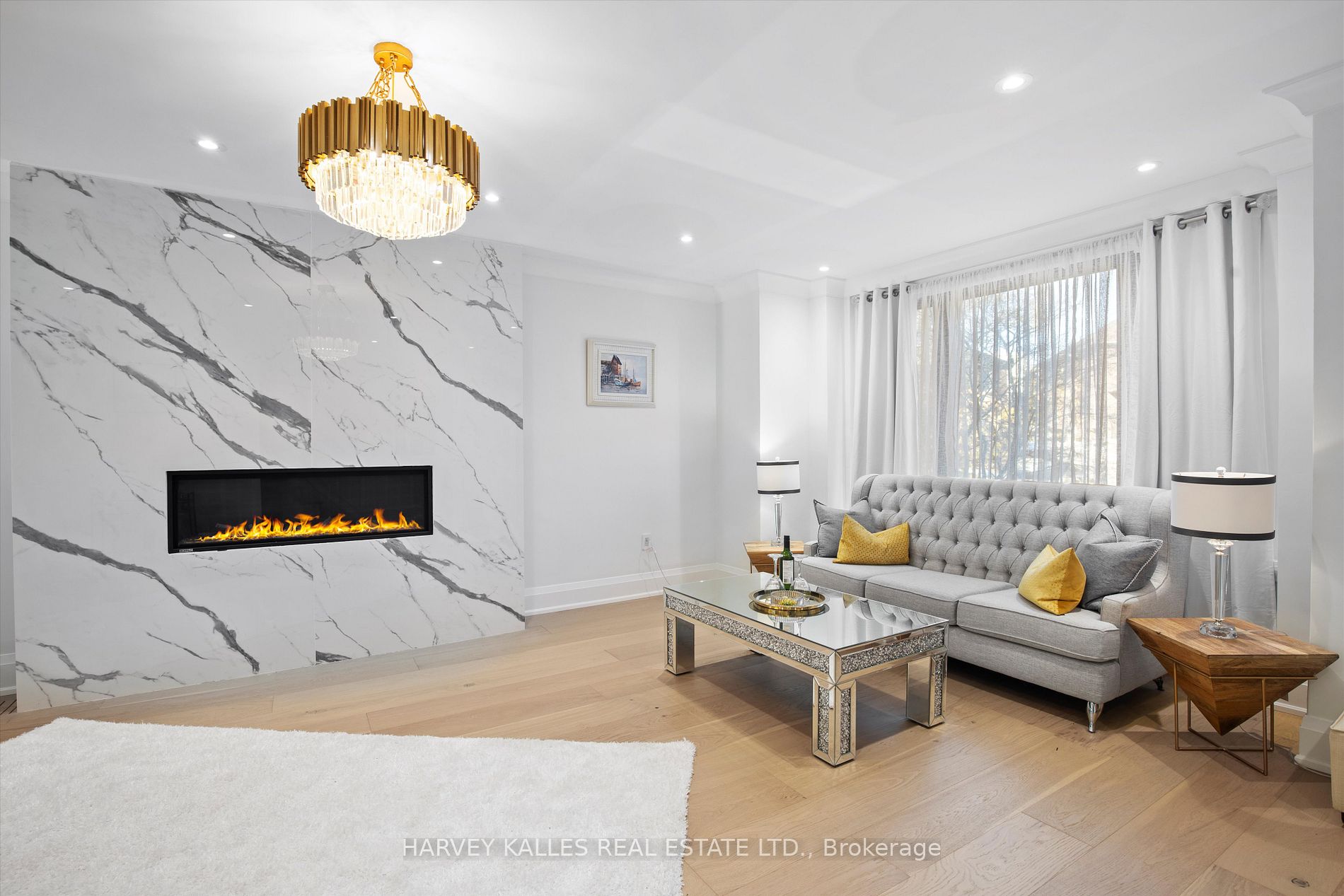 293 Chaplin Cres