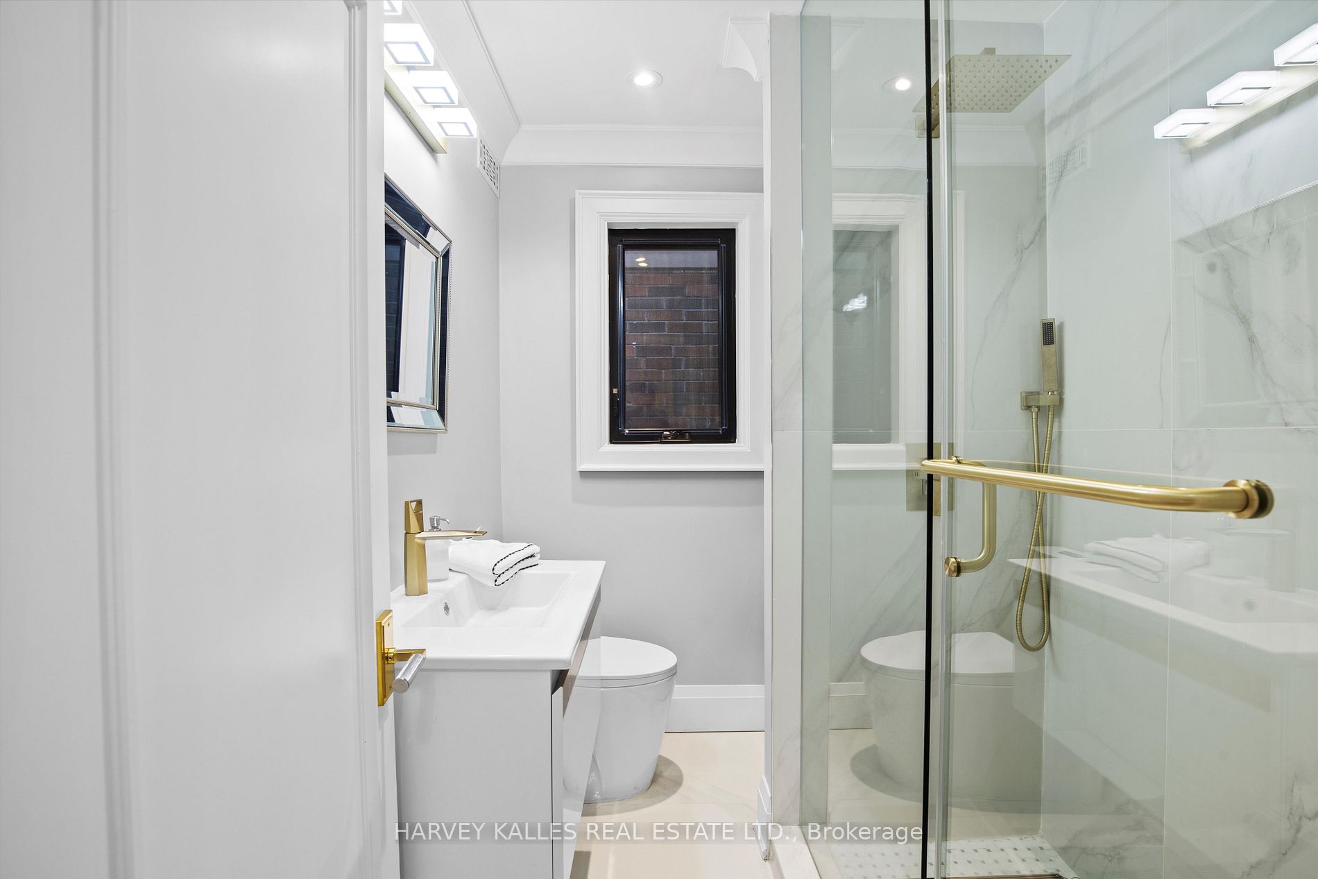 293 Chaplin Cres