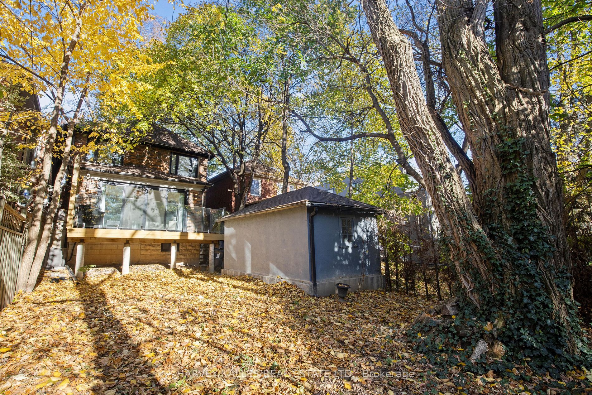 293 Chaplin Cres