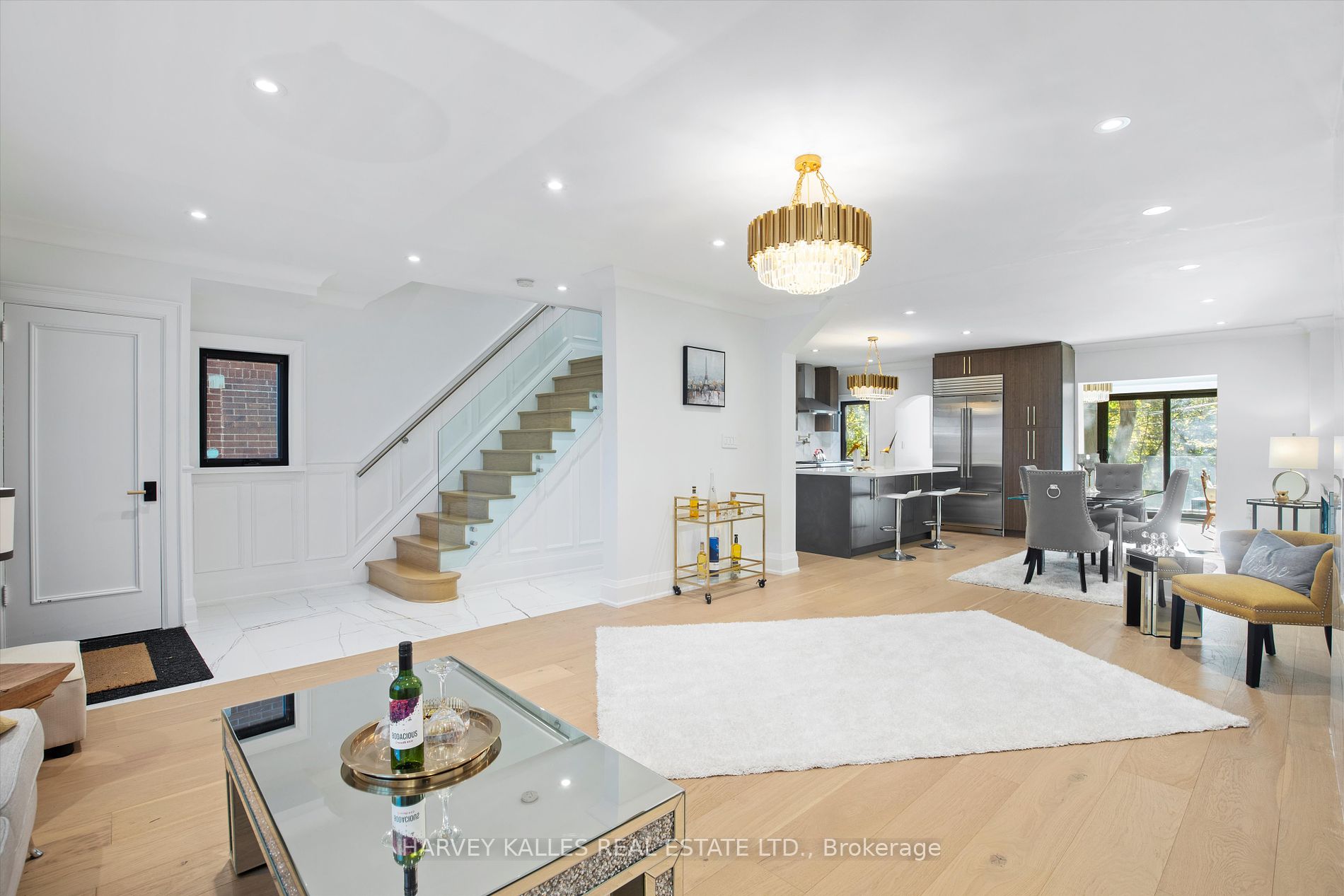 293 Chaplin Cres