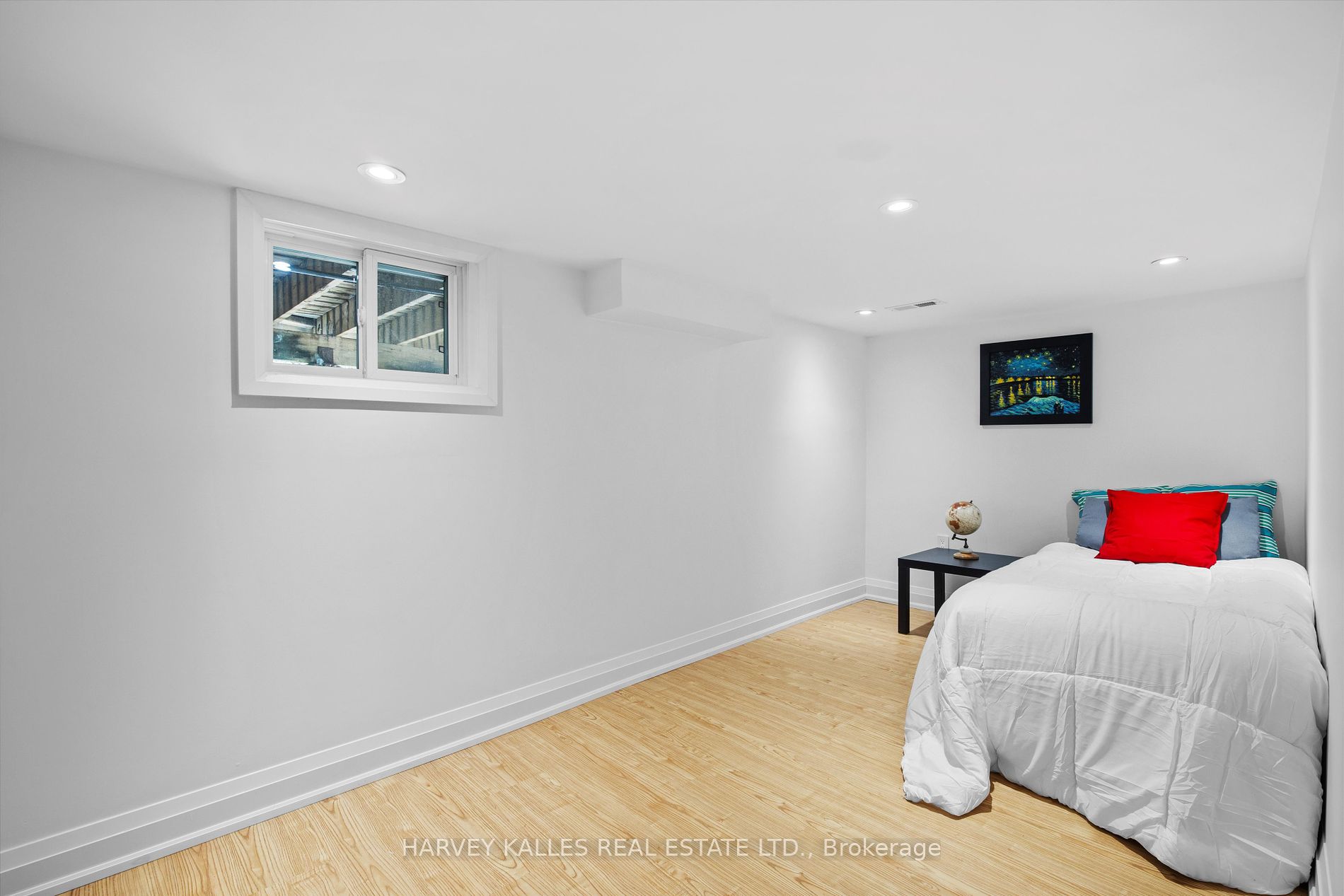 293 Chaplin Cres