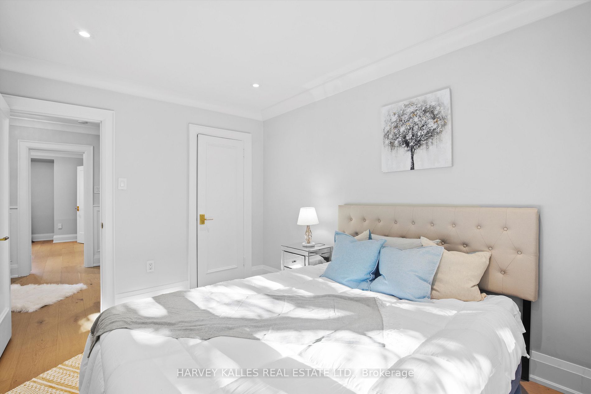 293 Chaplin Cres