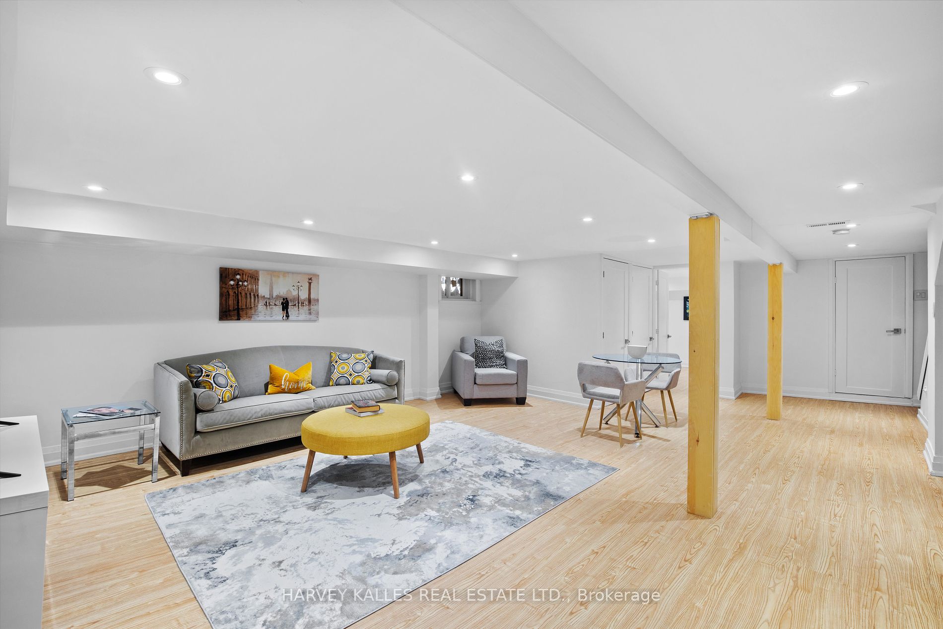 293 Chaplin Cres