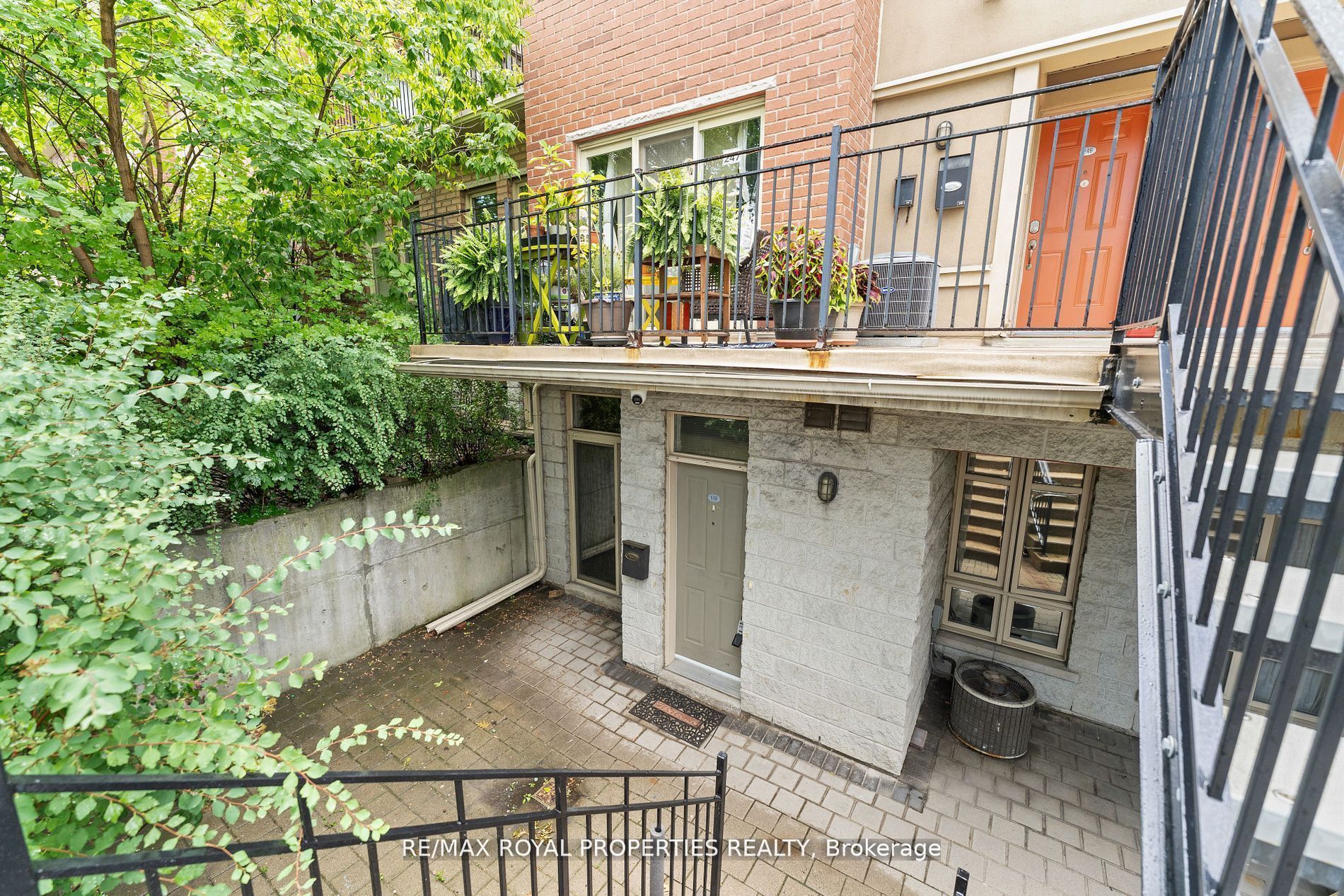 1496 Victoria Park Ave, #119