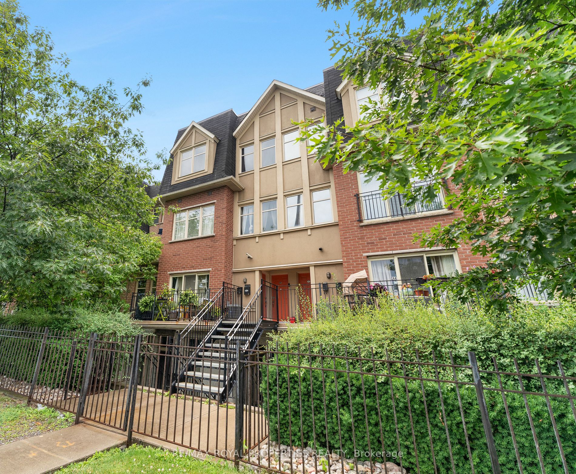 1496 Victoria Park Ave, #119