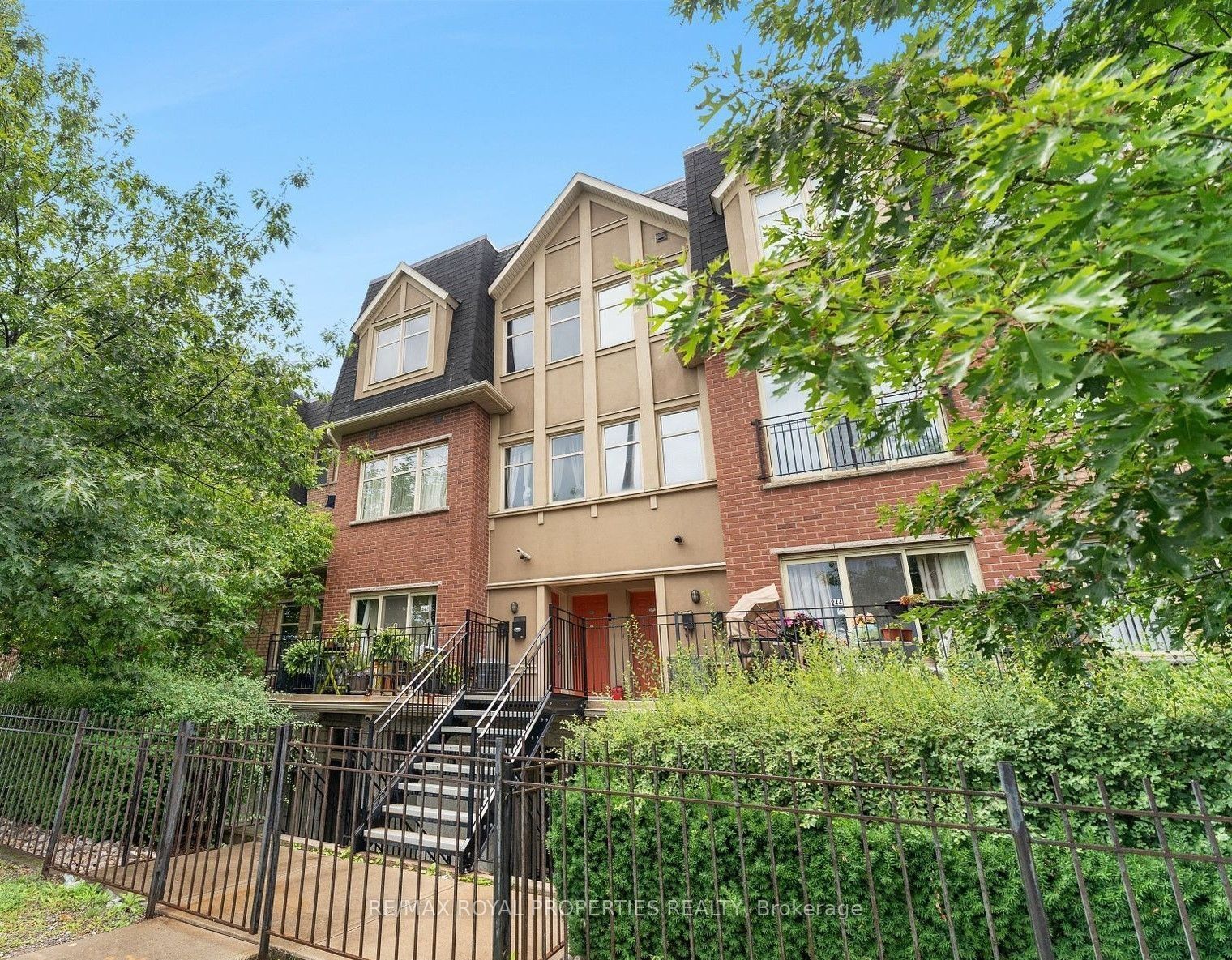 1496 Victoria Park Ave, #119