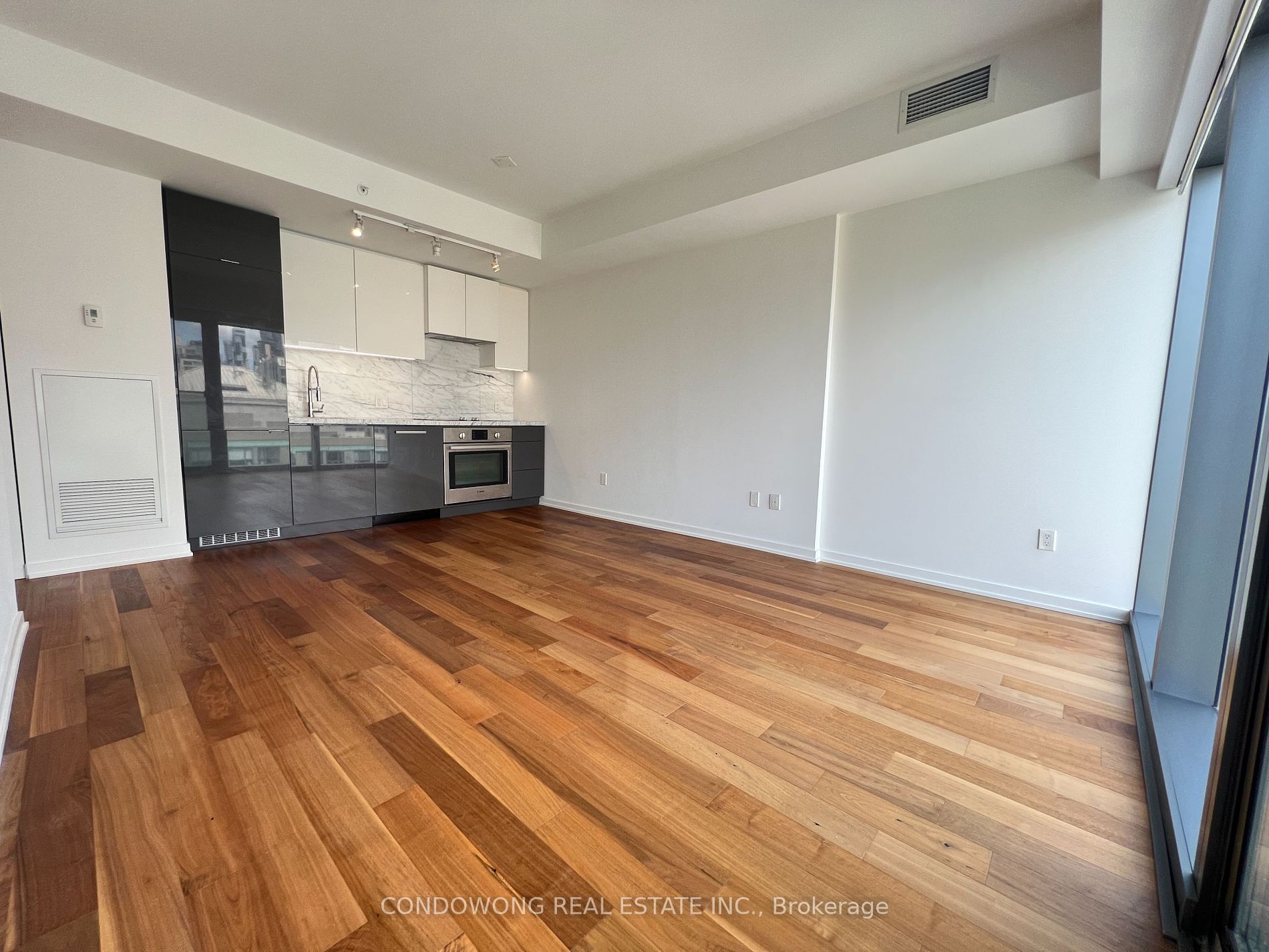 60 Colborne St, #1701