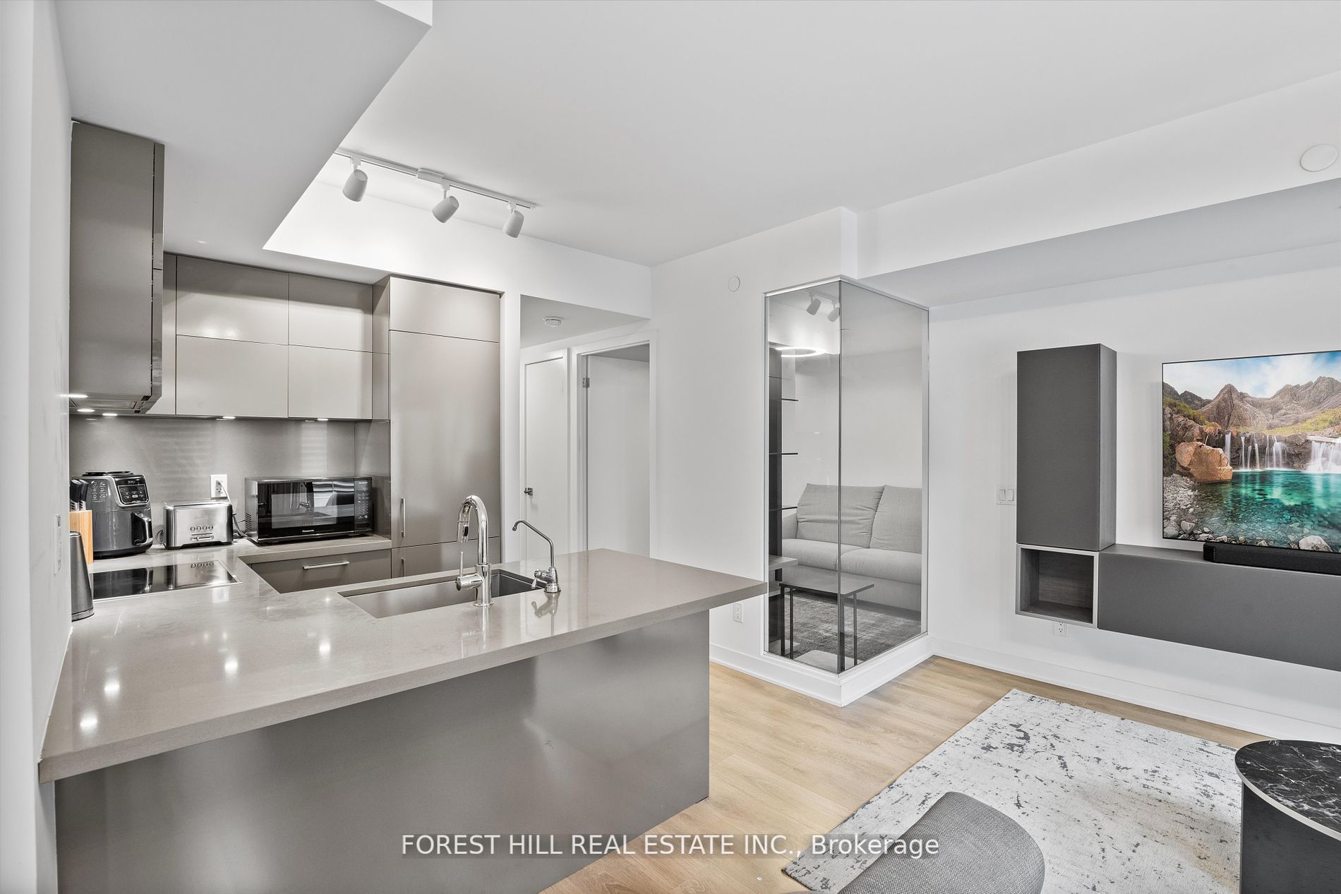 188 Cumberland St, #604