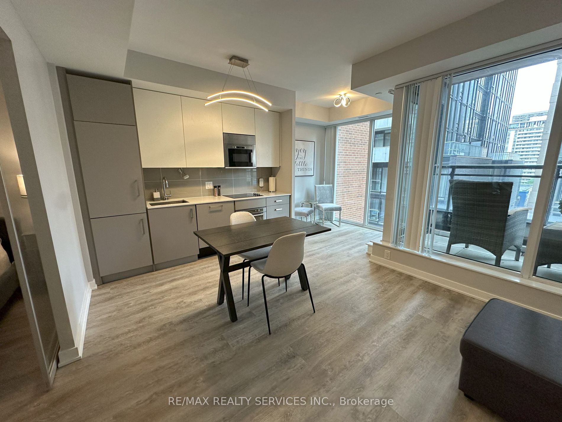 17 Dundonald St, #408