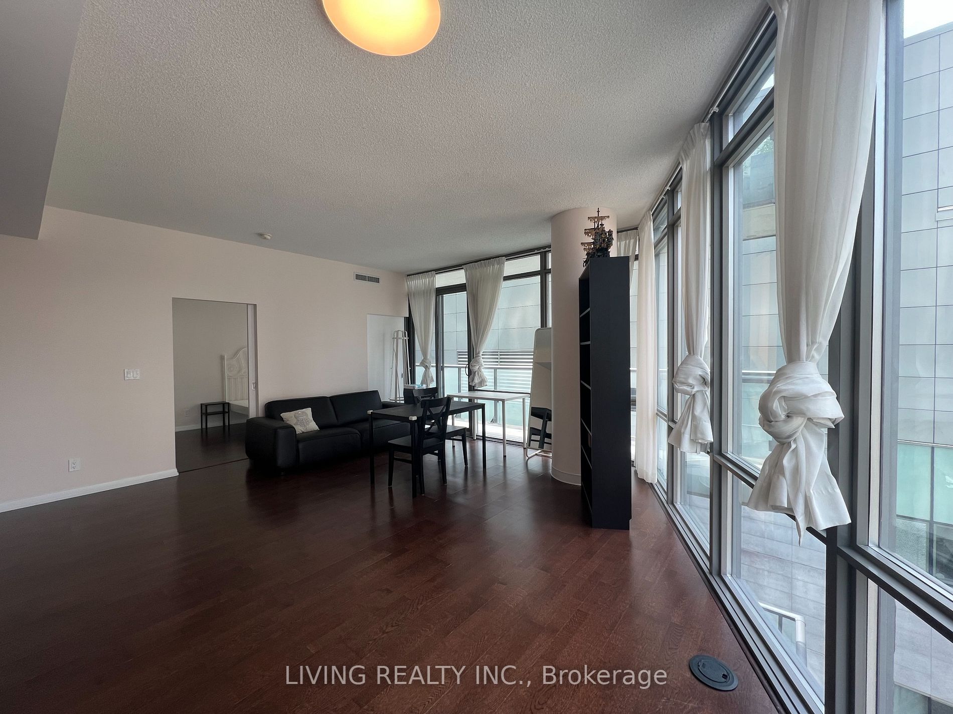 832 Bay St, #1303
