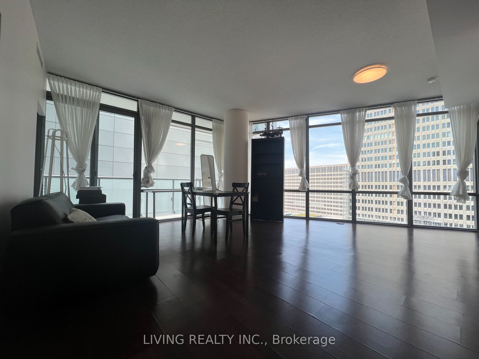 832 Bay St, #1303