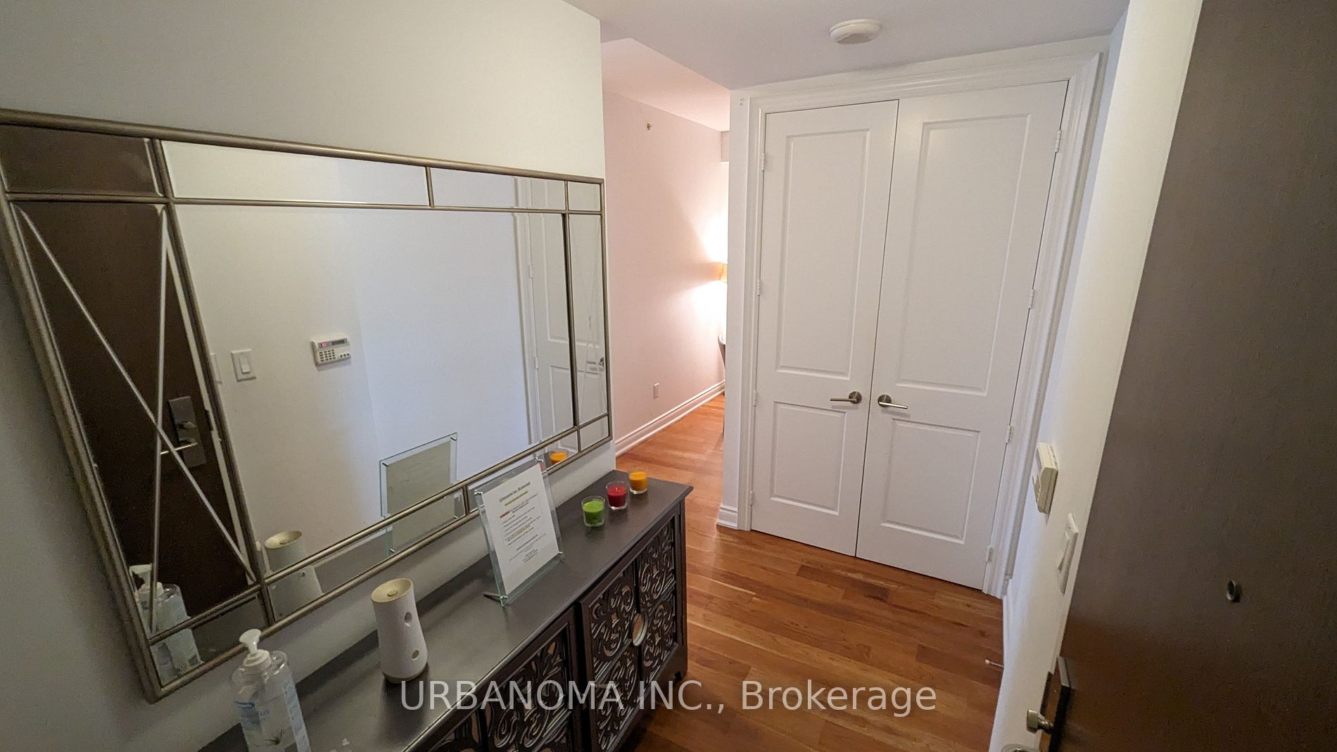 388 Yonge St W, #6116