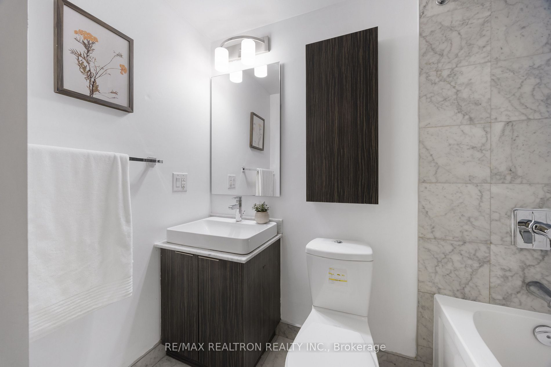 14 York St, #2704