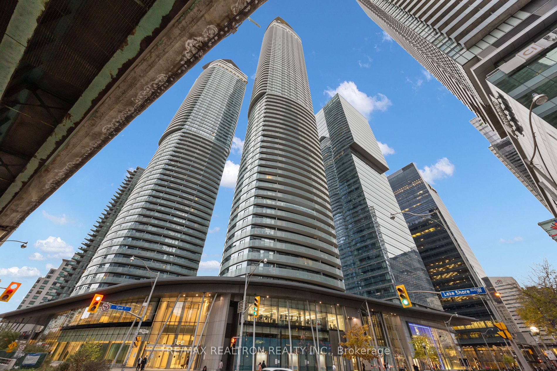 14 York St, #2704
