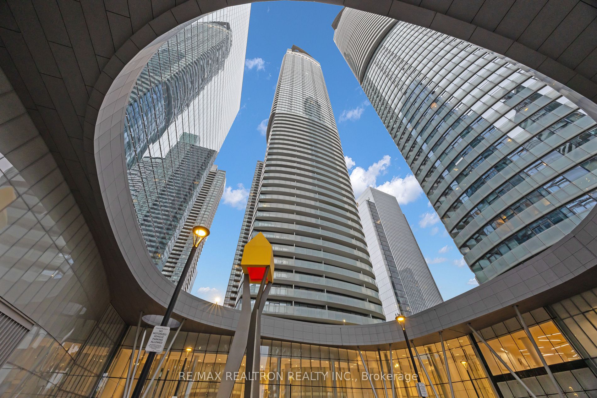 14 York St, #2704