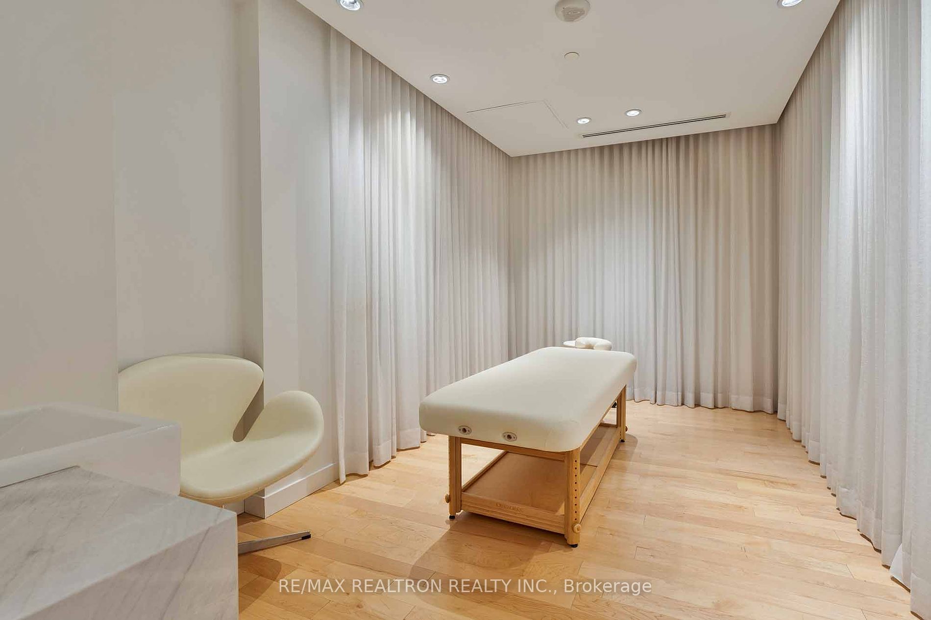 14 York St, #2704