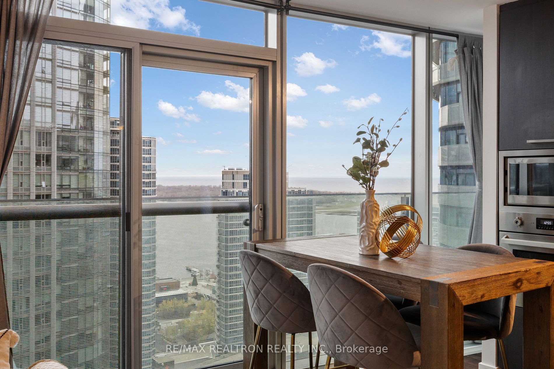14 York St, #2704