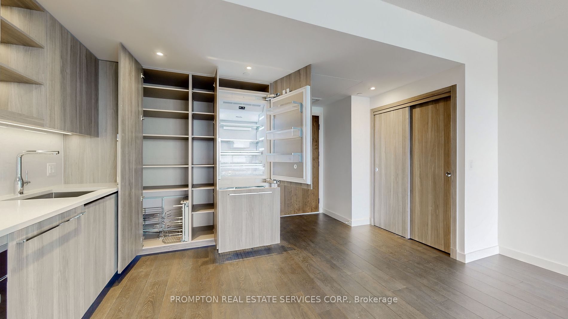 95 McMahon Dr, #3708