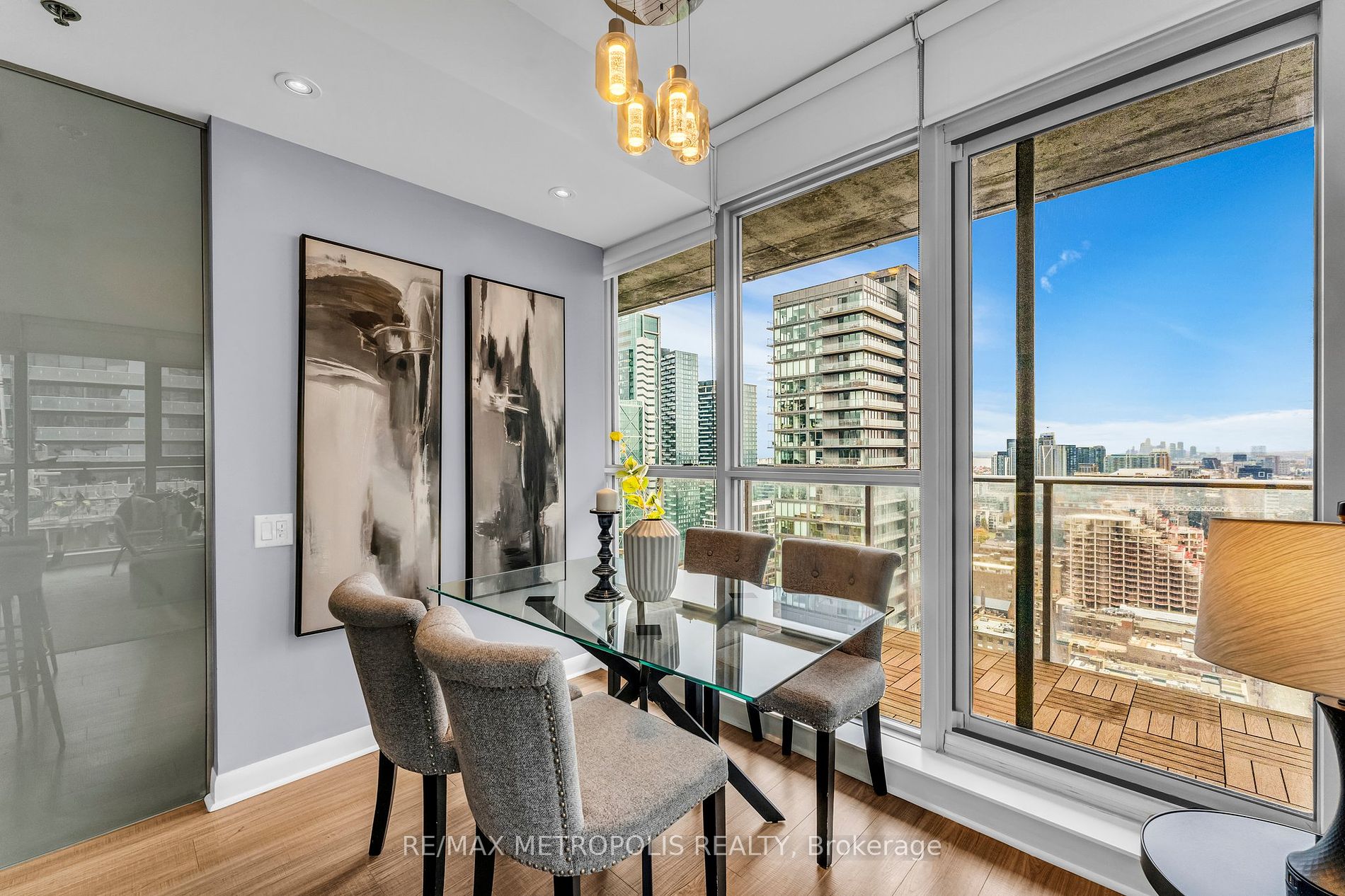 375 King St W, #3009