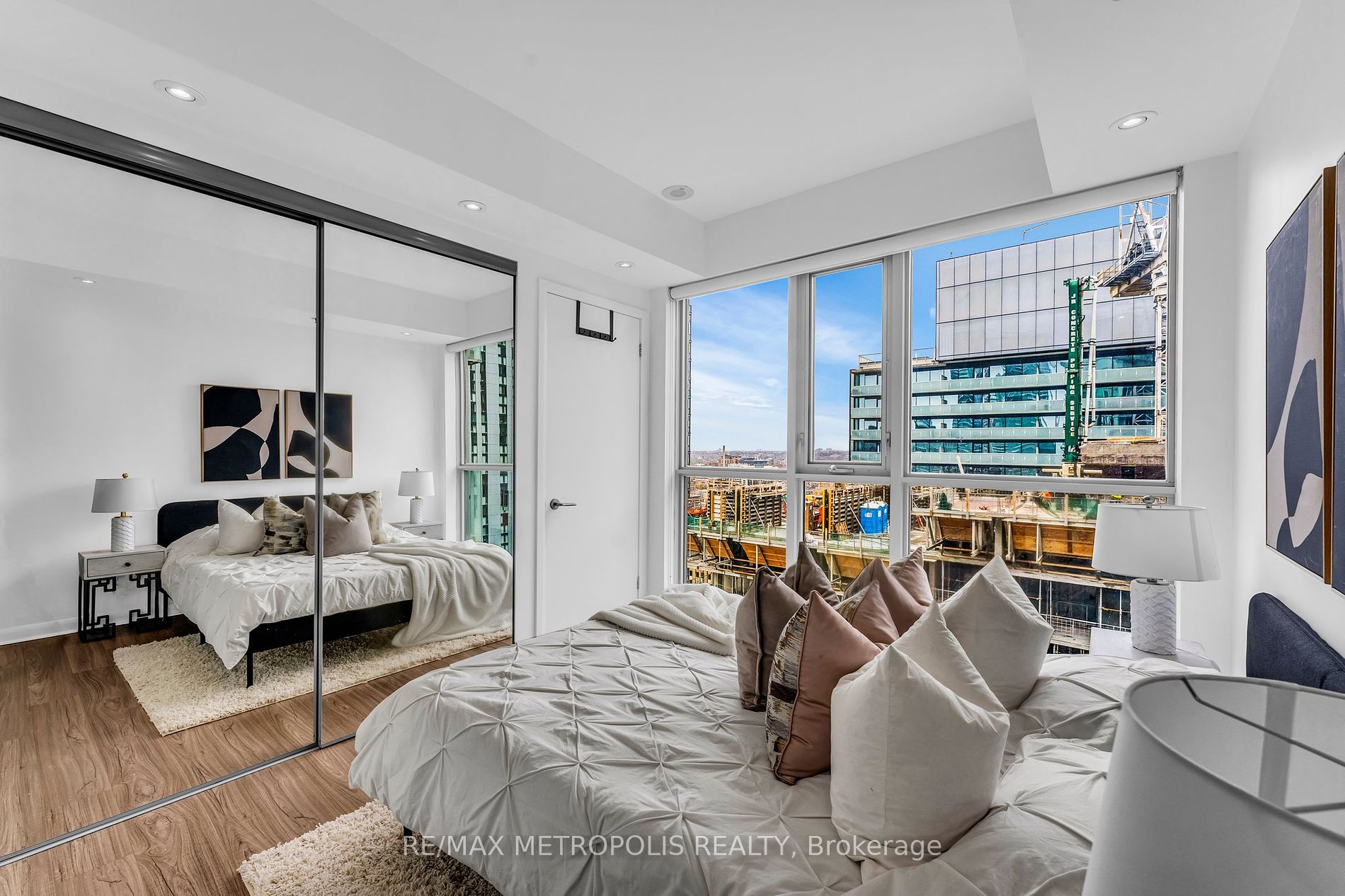 375 King St W, #3009