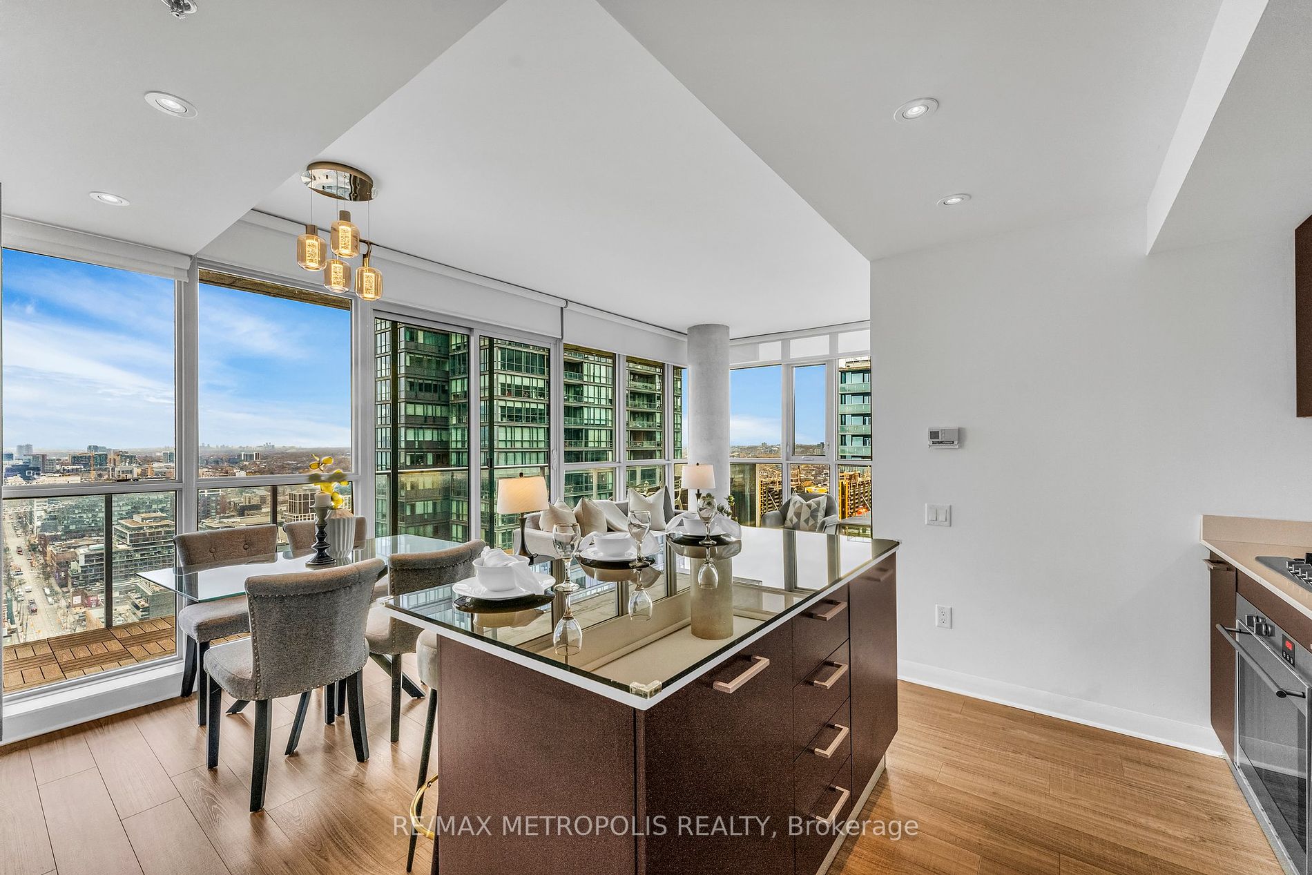 375 King St W, #3009