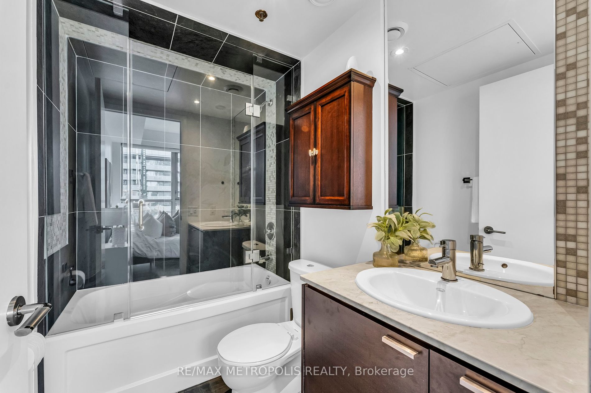 375 King St W, #3009