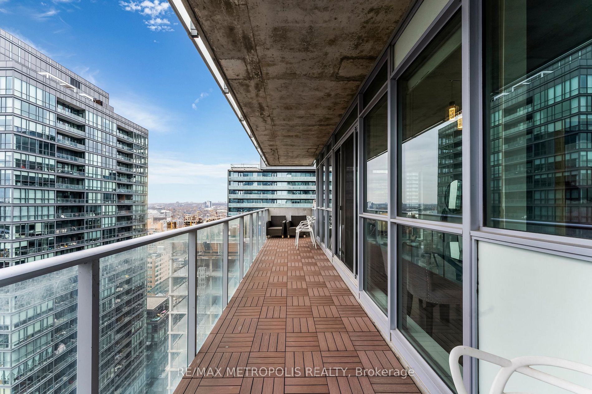 375 King St W, #3009