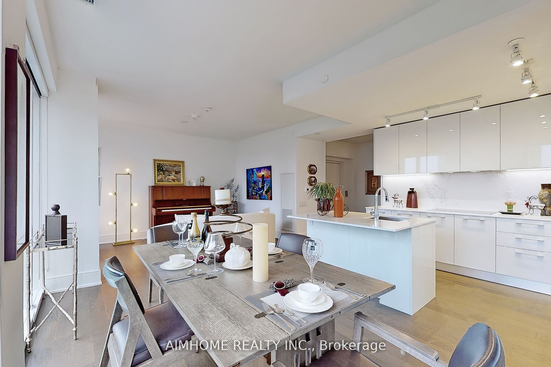 1 Gloucester St, #1815
