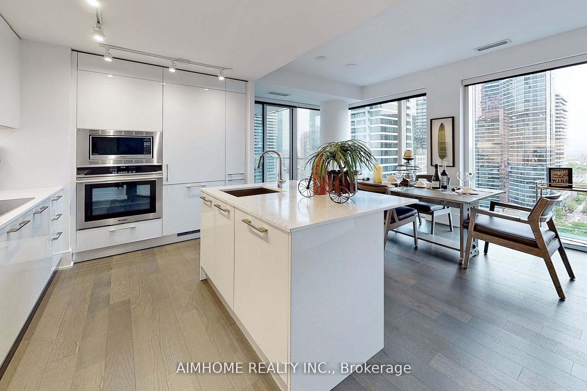 1 Gloucester St, #1815