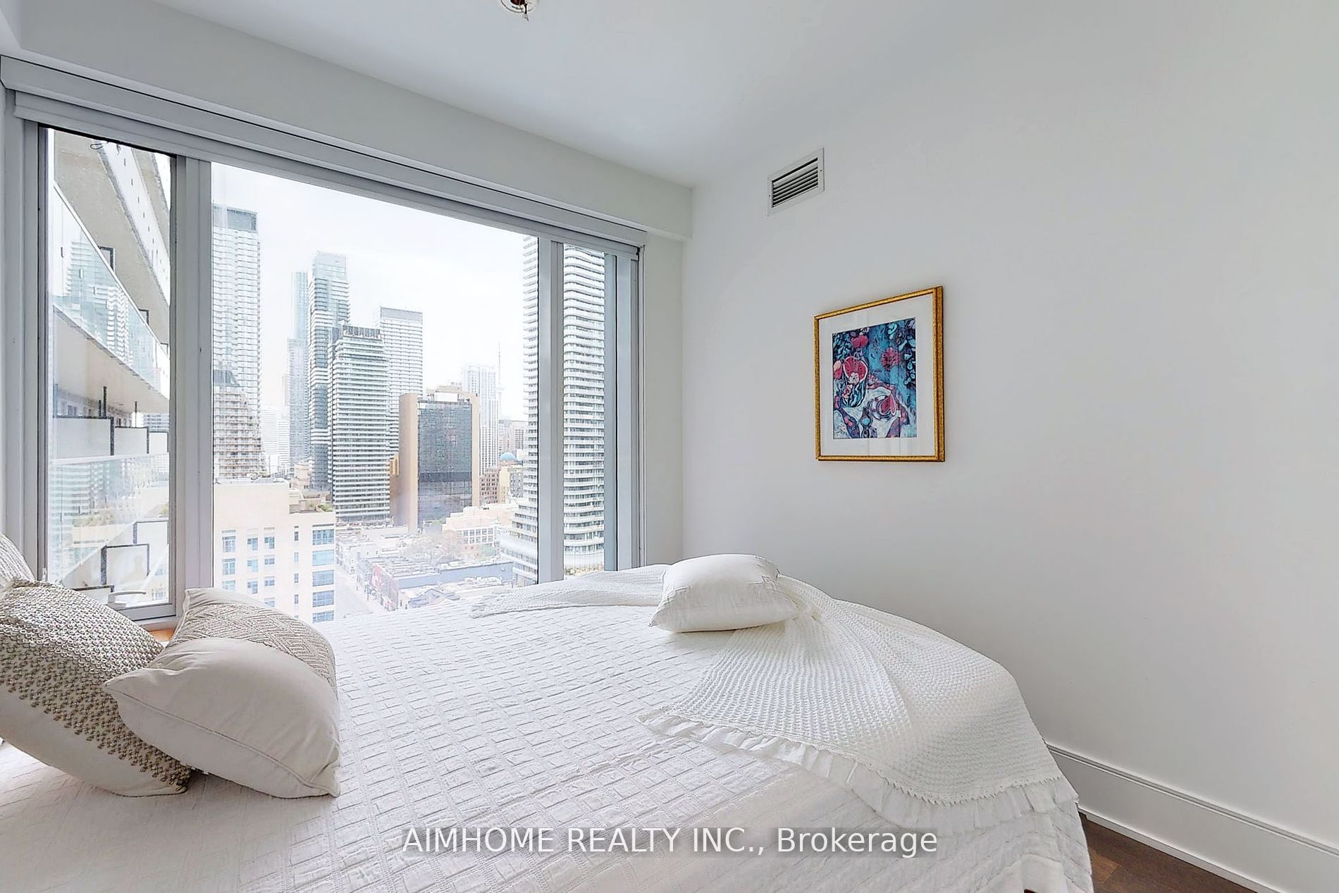 1 Gloucester St, #1815