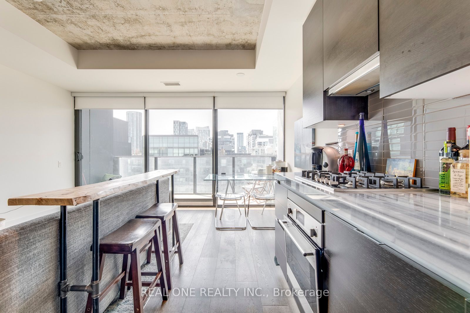 629 King St W, #913