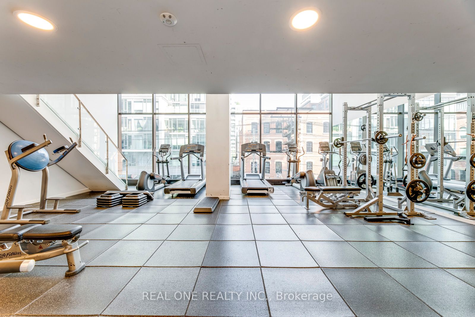 629 King St W, #913