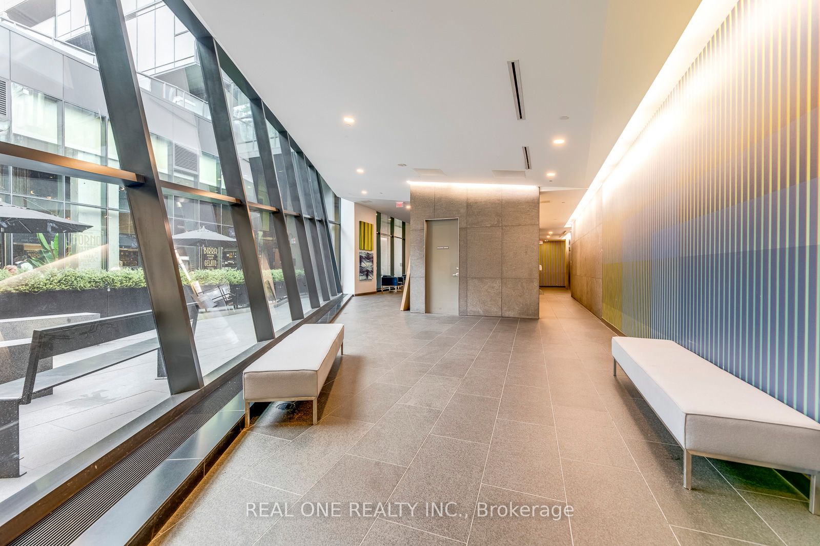 629 King St W, #913